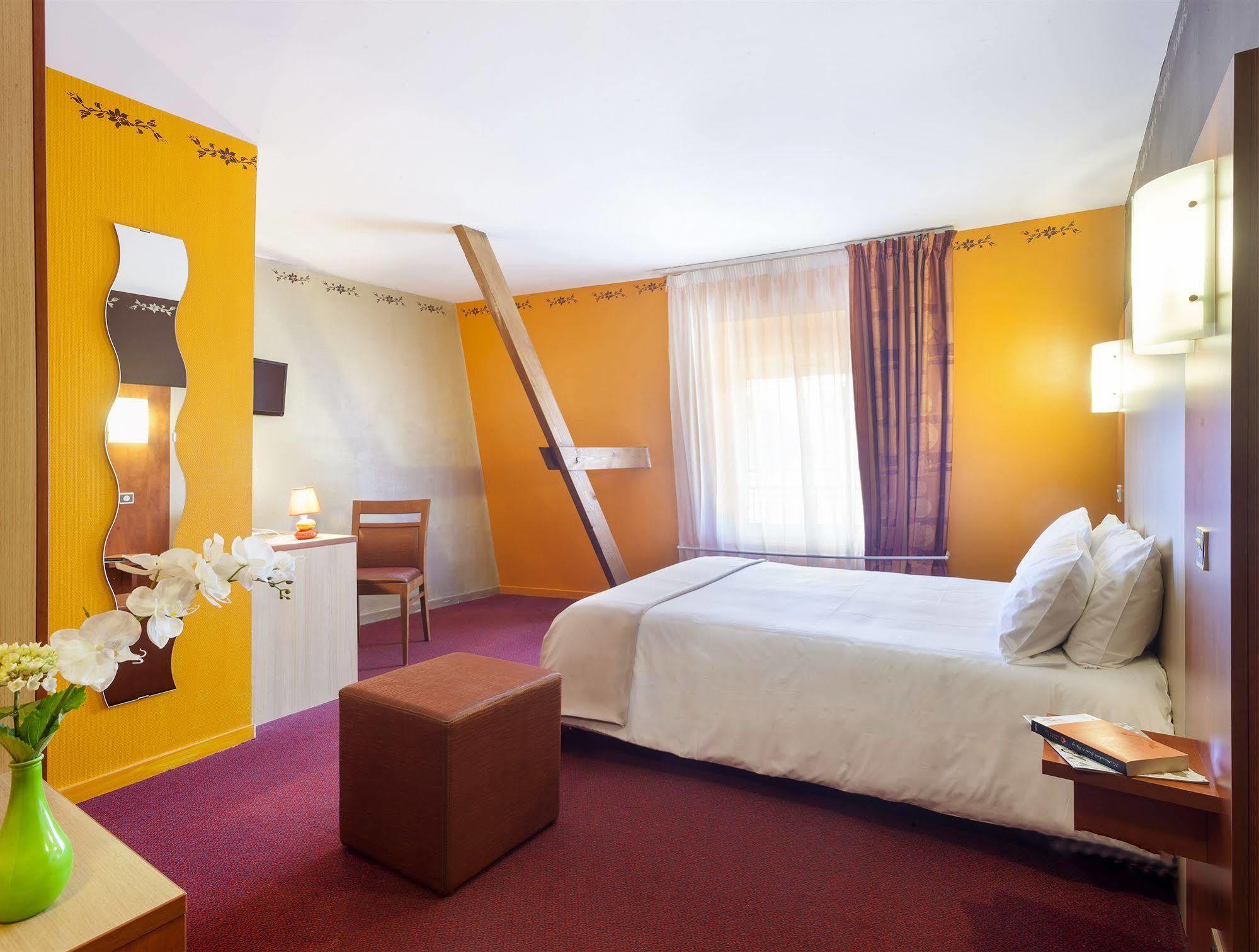 Brit Le Lion D'or Hotel 3*